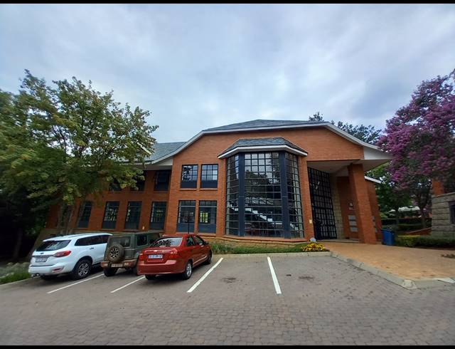 396M² OFFICE TO LET IN LYME PARK